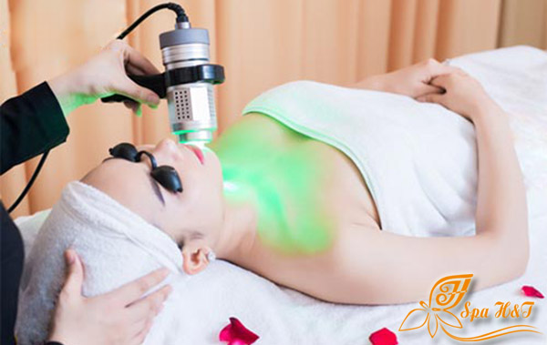 Phương pháp trị mụn hiệu quả bằng ánh sang sinh học Green Laser.